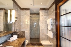 turin-principi-di-piemonte-suite-bain-douche