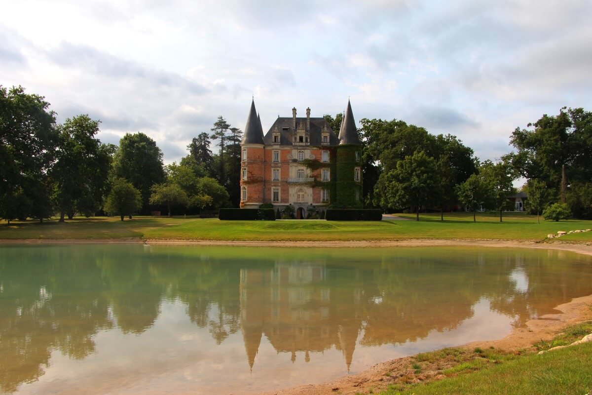 Bretagne, Rennes, Le Rheu, Château d'Apigné, son étang et son parc