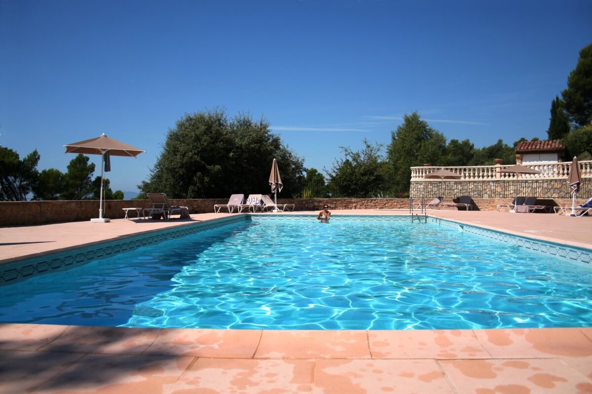 Provence, Haut Var, Bastide de Tourtour, piscine extérieure, Amélie