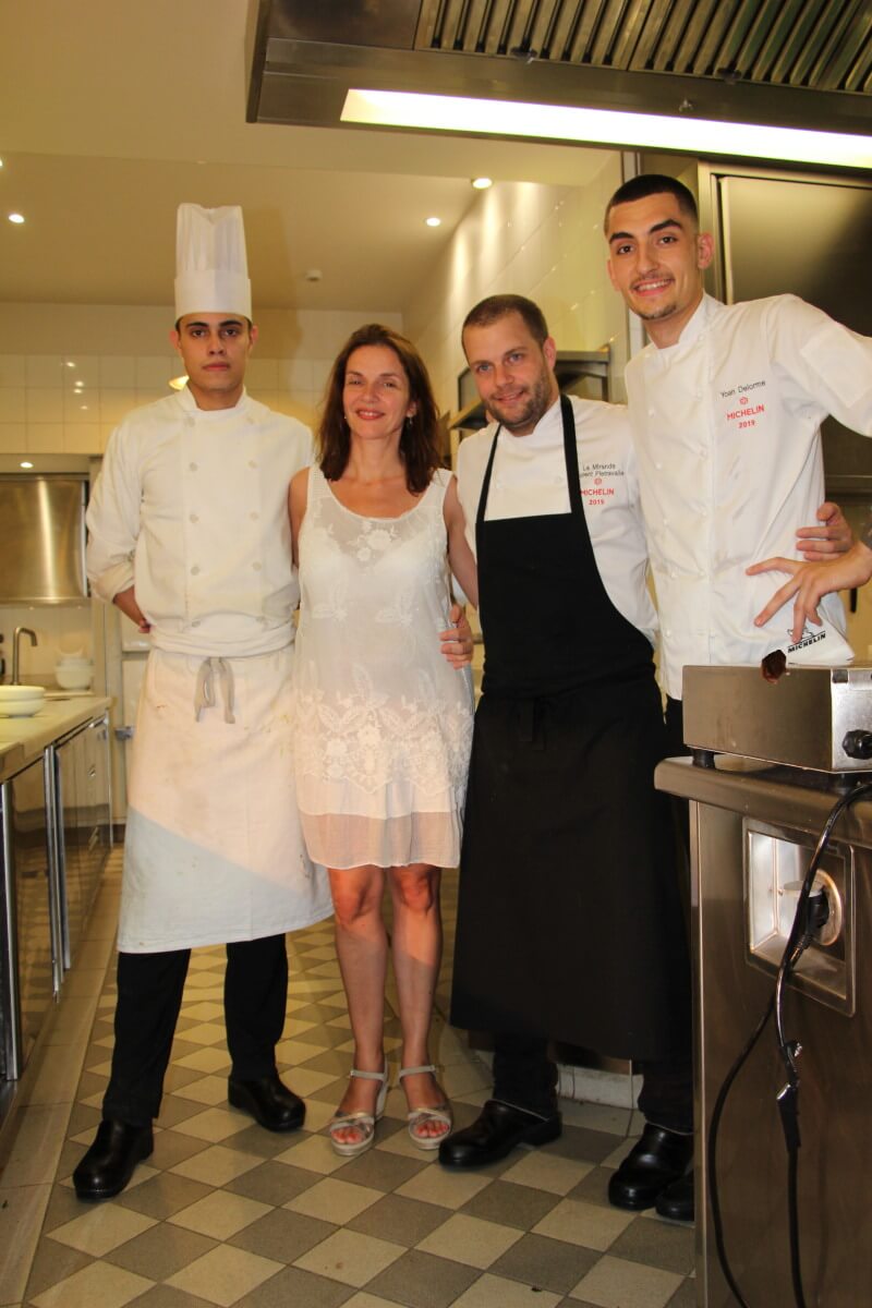 France, Provence, Avignon, Amélie, jupe très courte, longues jambes, soutien-gorge. Florent Pietravalle,chef étoilé Michelin.