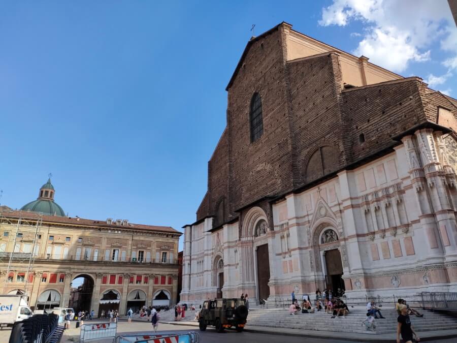 Italie, Bologne, Piazza Maggiore, Basilique San Petronio