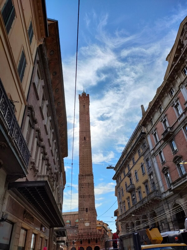 Italie, Bologne, via Rizzoli, Torre Asinelli.
